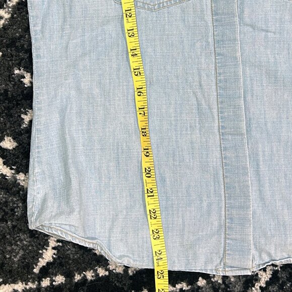 Hive & Honey Sleeveless light blue denim button down size L - Picture 5 of 5